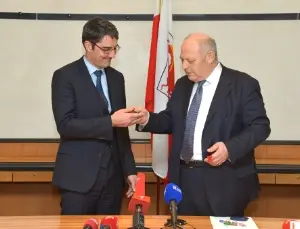 Bolzano, a palazzo Widmann passaggio di consegne, Arno Kompatscher nuovo Presidente