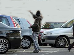 Polimeni chiede l'intervento delle forze dell'ordine per contrastare i parcheggiatori abusivi