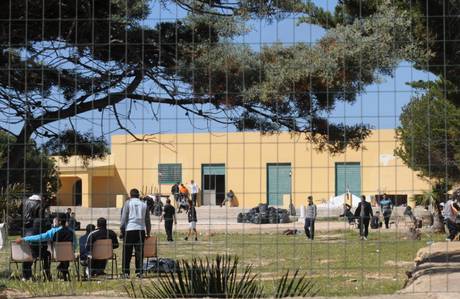 Lampedusa, dimesso amministratore di "Lampedusa accoglienza". Ministero revoca contratto d'appalto