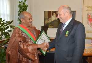 Durnwalder insignito con titolo onorifico del Burkina Faso