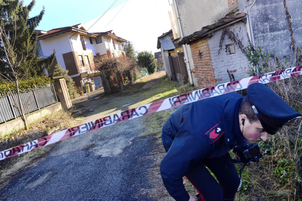 Tre anziani uccisi a coltellate: interrogato il figlio