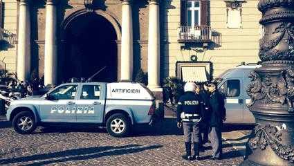 Napoli, busta esplosiva in Prefettura: ferita impiegata