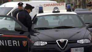 Cagliari: rapinatore spara automobilista, poi gli ruba l'auto e scappa