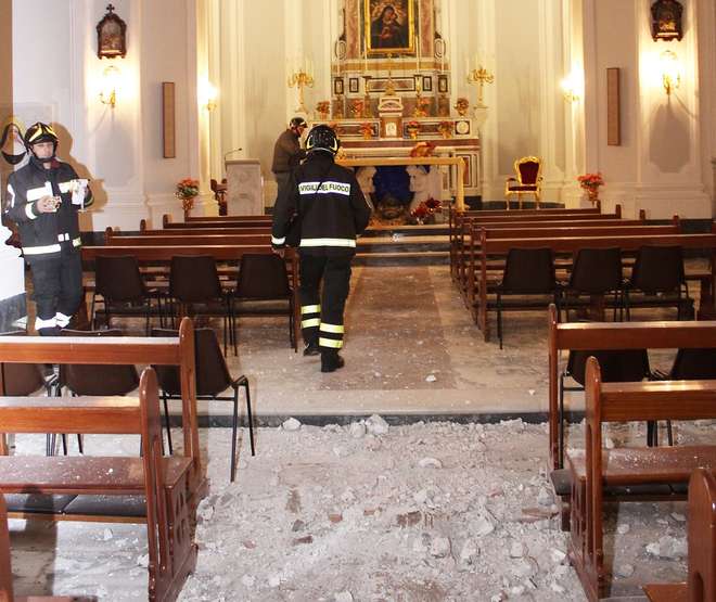 Terremoto in Campania: a Faicchio (BN) crolla la volta di una chiesa