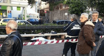 Salerno, donna 48enne muore davanti ai passanti in piazza Sinno