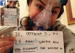 Giovane affetta da malattie genetiche spiega perché è pro test sugli animali,insultata su Facebook