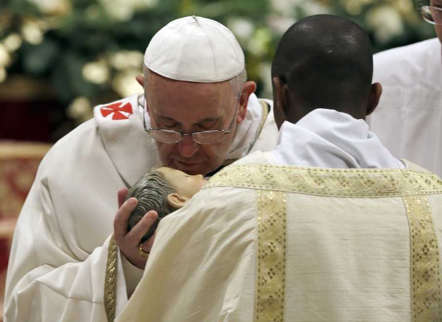 Vaticano,  prima messa di Natale per Papa Francesco: «Non temete!»