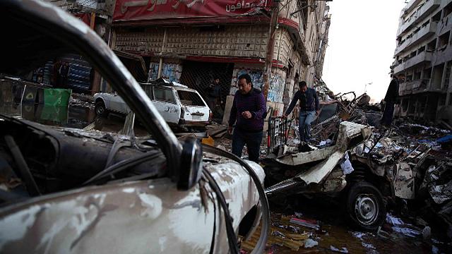 Attentato in Egitto: 14 morti e circa 100 feriti. Governo rende fuorilegge i Fratelli Musulmani