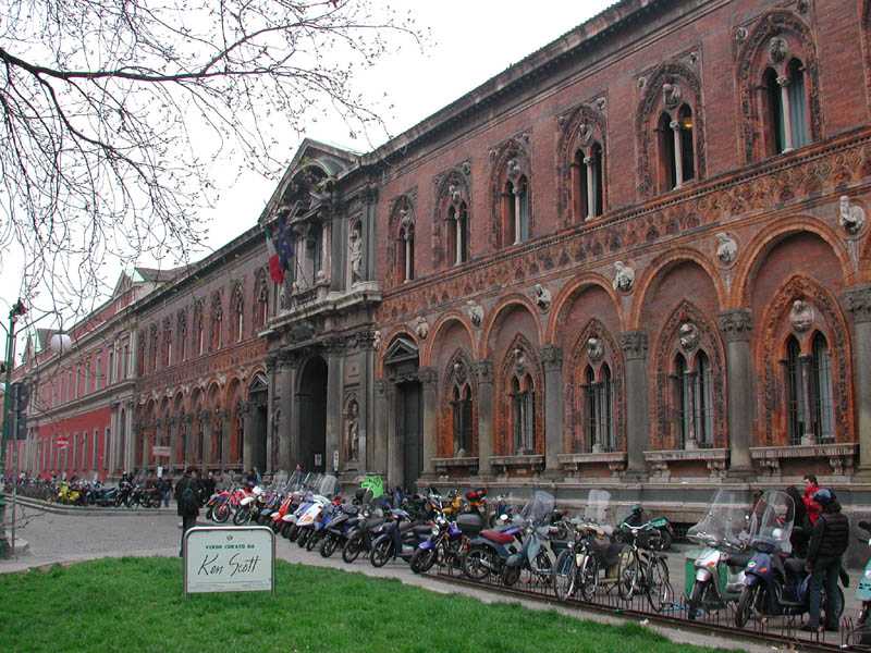 Università di Milano: tasse dimezzate per chi studia e lavora