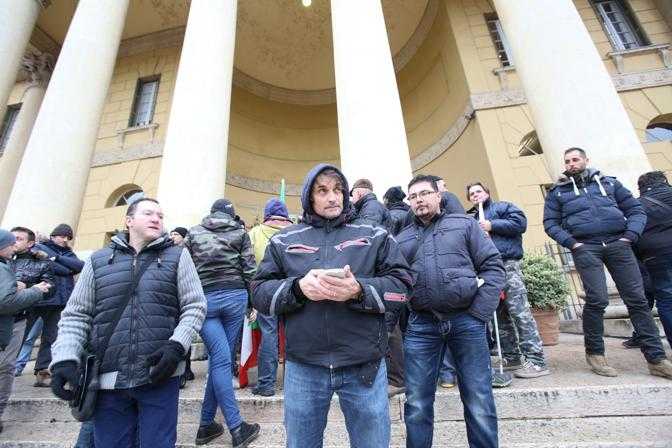 Verona, Forconi scendono in città ed un manifestante cerca di introdursi nell'ufficio del sindaco