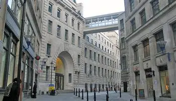 Londra, magliette raffiguranti Maometto creano il caso in una importante università