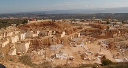 Orosei, operaio muore in una cava schiacciato da un blocco di marmo