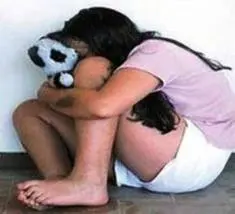 Abusa della figlia minorenne per sette anni, ora vuole risarcirla