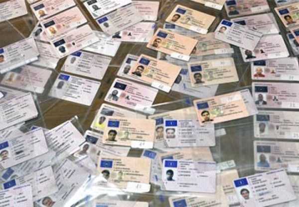 Torino: migliaia di documenti falsi, chiusa stamperia clandestina