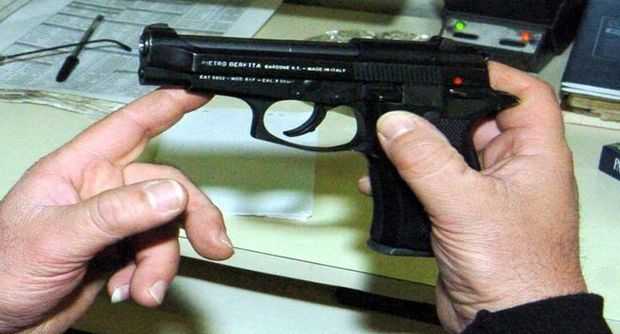 Napoli, arrestato 16enne per rapina. Aveva la foto della pistola sullo smartphone