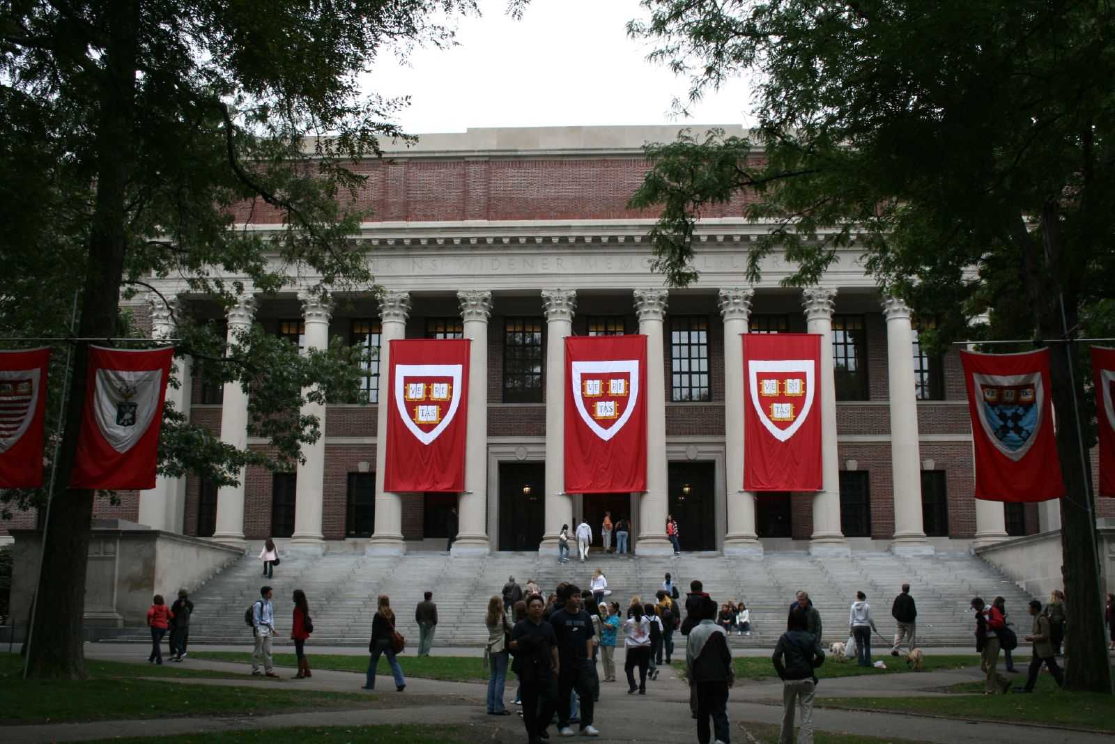 Boston, allarme esplosivi all'Università di Harvard