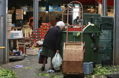 Istat, Italia a rischio povertà. Al Sud i redditi più bassi
