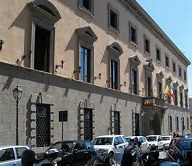 I consiglieri Corsi e Costanzo chiedono al Sindaco Abramo di rimuovere le aree parcheggio riservate