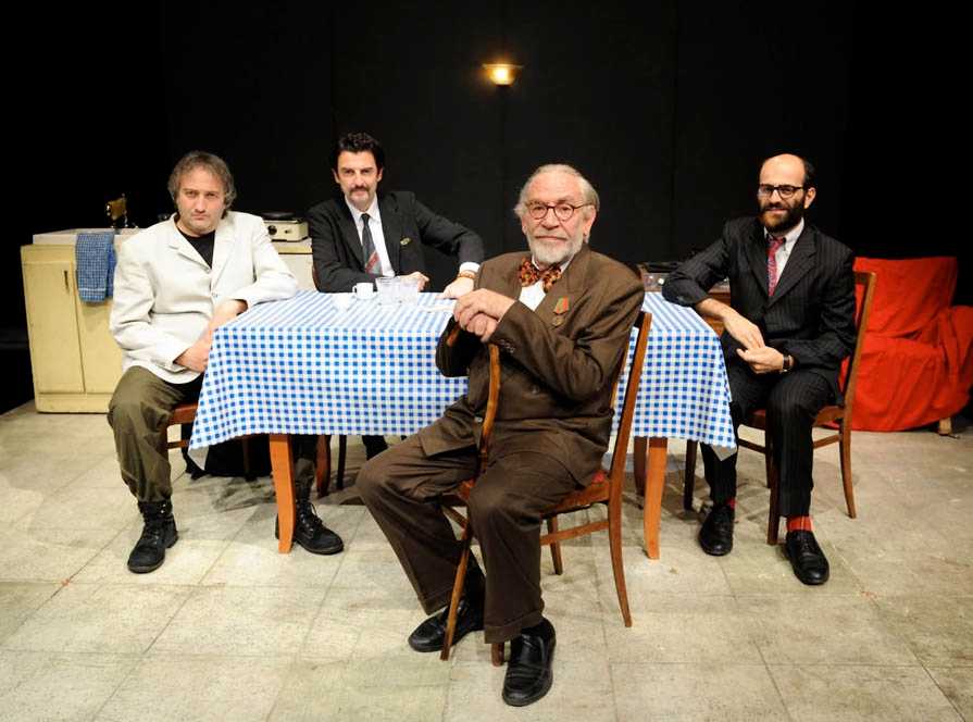 Venerdì 20 Dicembre 2013, Teatro Nuovo di Napoli Jucatùre di Pau Mirò ed Enrico Ianniello