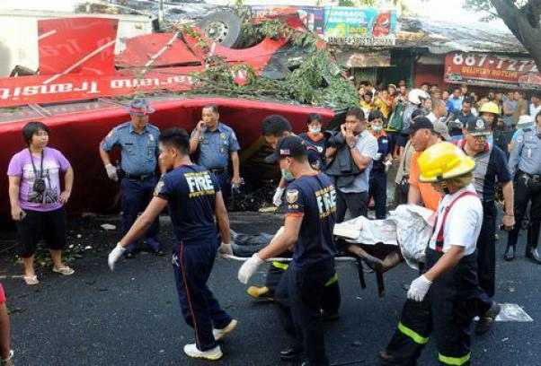 Filippine: autobus precipita da una sopraelevata. 22 morti