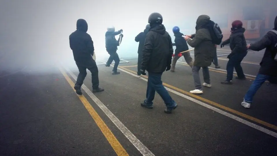 Venezia, violenti scontri tra manifestanti e le forze dell'ordine durante la manifestazione di ieri