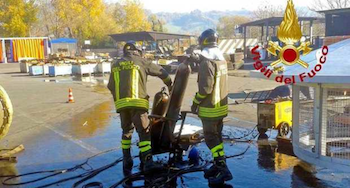 Avellino, incendio in fabbrica domato dai Vigili del Fuoco