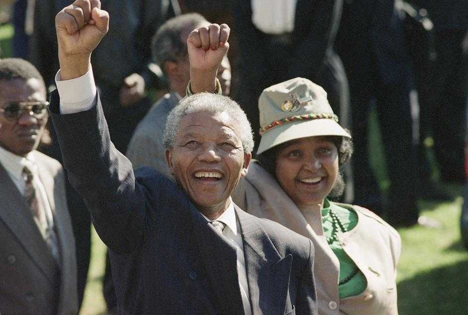 Il feretro di Mandela arriva nel paese natale