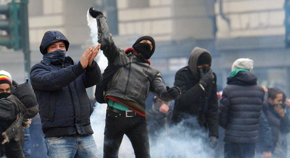Quattro contusi alle manifestazioni di Torino