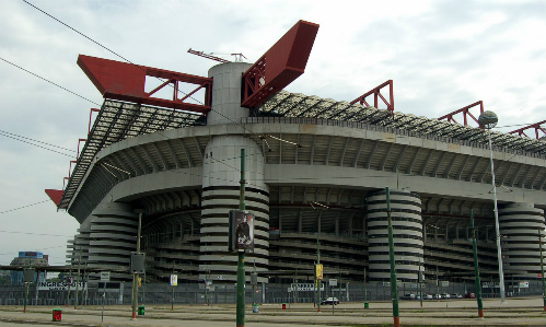 Milan-Ajax, fuori pericolo i tifosi olandesi accoltellati