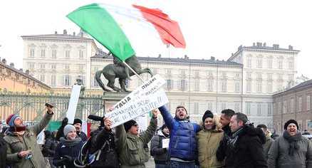 Protesta dei forconi: Torino verso la normalità, ma ancora tafferugli in strada