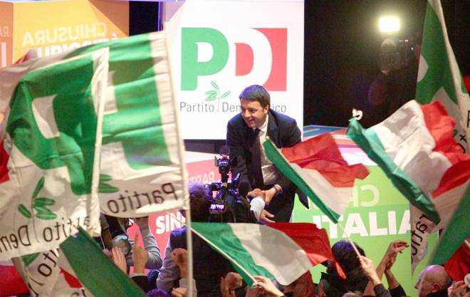 Pd, Renzi presenta la nuova segreteria: 5 uomini e 7 donne. «È il momento di fare sul serio»