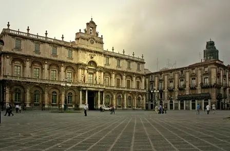 Università di Catania, modificavano voti e segnavano come sostenuti esami non dati. Due arresti