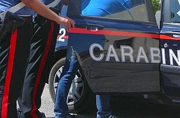 Rapina una gioielleria e violenta la commessa presa in ostaggio
