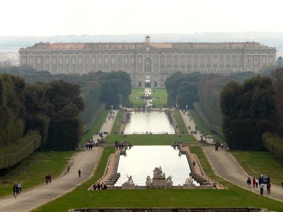 Reggia di Caserta: riaprono il parco e la sala del presepe