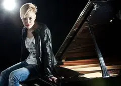 La pianista toscana Giulia Mazzoni ed Ylenia Lucisano insieme sul palco del "Concerto di Natale"