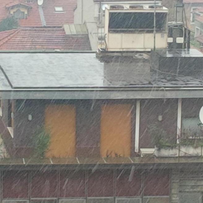 Milano, primi fiocchi di neve in città