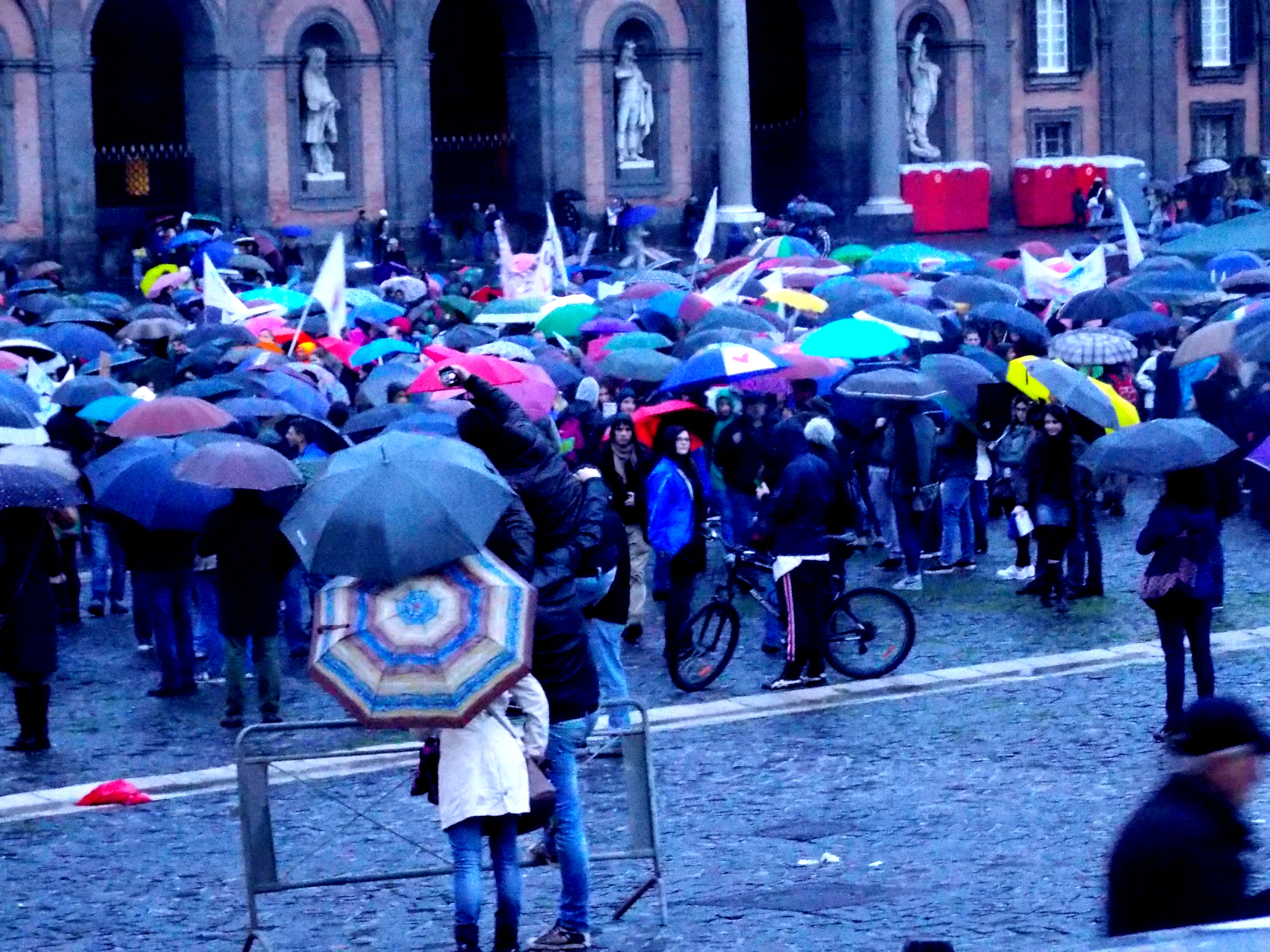 #Fiumeinpiena, domani assemblea pubblica a Napoli