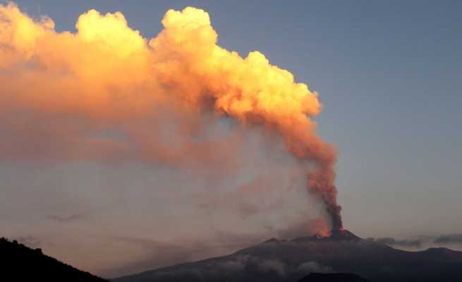 Etna in eruzione, la cenere raggiunge la città di Messina