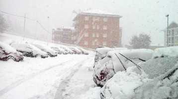 Maltempo Abruzzo, dalla pioggia alla neve: scuole chiuse e danni all'agricoltura