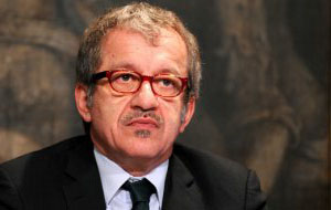 Maroni sull'economia lombarda: "Basta giocare in difesa"