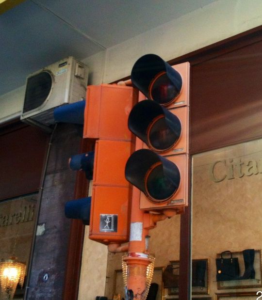 Vomero: semafori rotti con tregua dei clacson