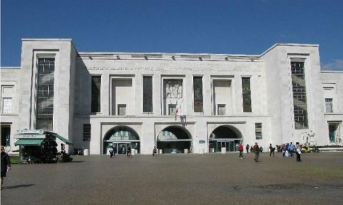 San Giuliano, bimba di tre anni cade dal balcone e muore