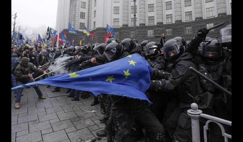 Tensioni a Kiev, oltre 100mila in piazza a favore dell'UE