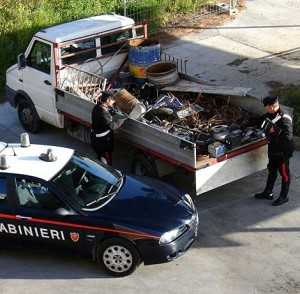 Napoli: camion pieni di rifiuti speciali, 3 denunciati