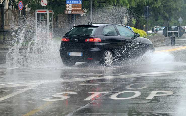 Maltempo a Napoli: 200 segnalazioni solo oggi, piogge previste fino a domenica
