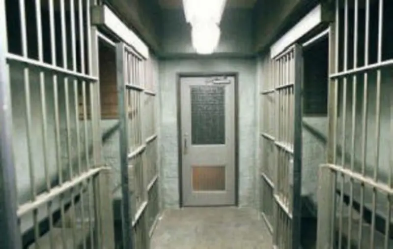 Asti: detenuto subisce atti di razzismo