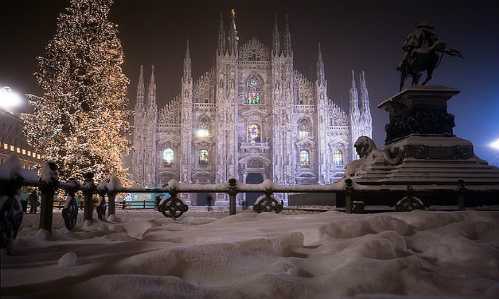 Milano, albero di Natale e luminarie a costo zero grazie agli sponsor