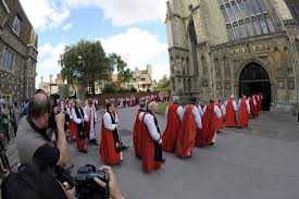 Regno Unito: via libera del sinodo alle donne vescovo