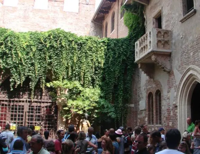 Verona, presa la banda delle borseggiatrici: 23 donne arrestate