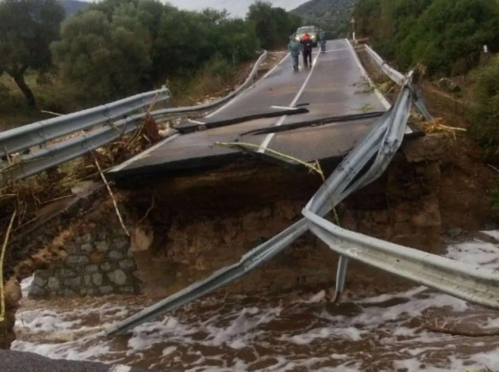 Maltempo, Sardegna in ginocchio. Sale a 14 il numero dei morti, si cercano i dispersi